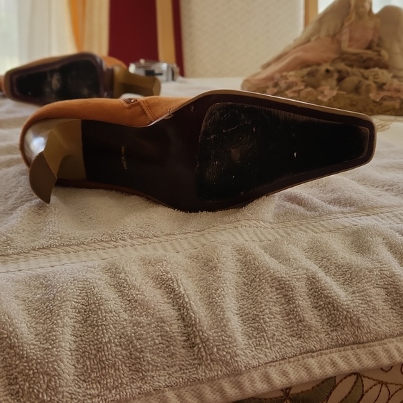 Size 7.5 brown tassel calf boots with side zipper - Picture 2 of 9